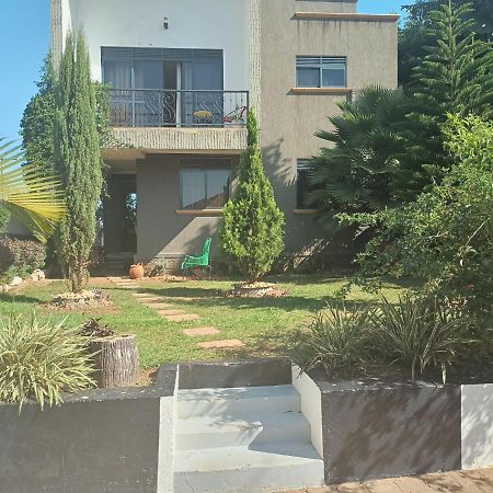 Jacuzzi City Home Кампала Экстерьер фото