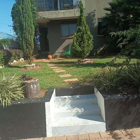 Jacuzzi City Home Кампала Экстерьер фото