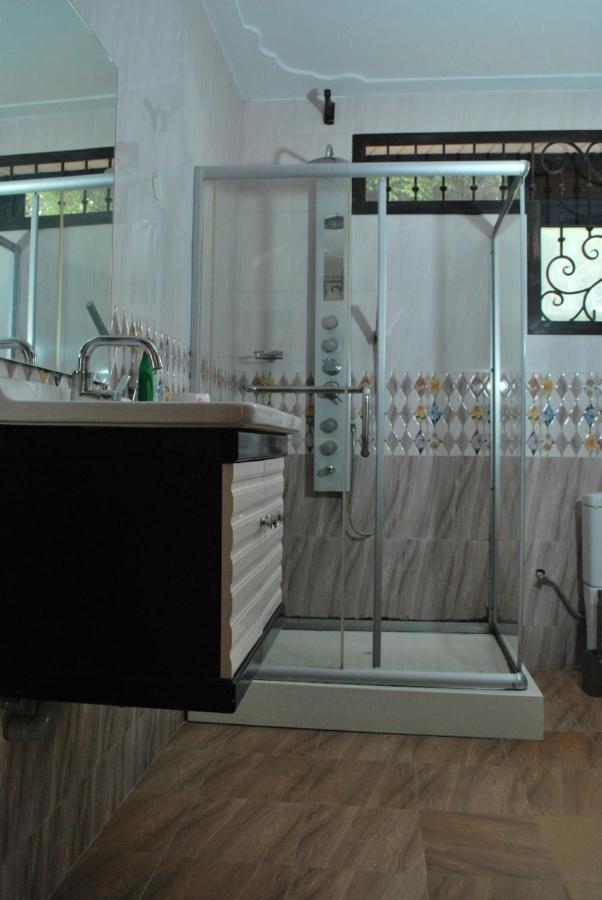 Jacuzzi City Home Кампала Экстерьер фото