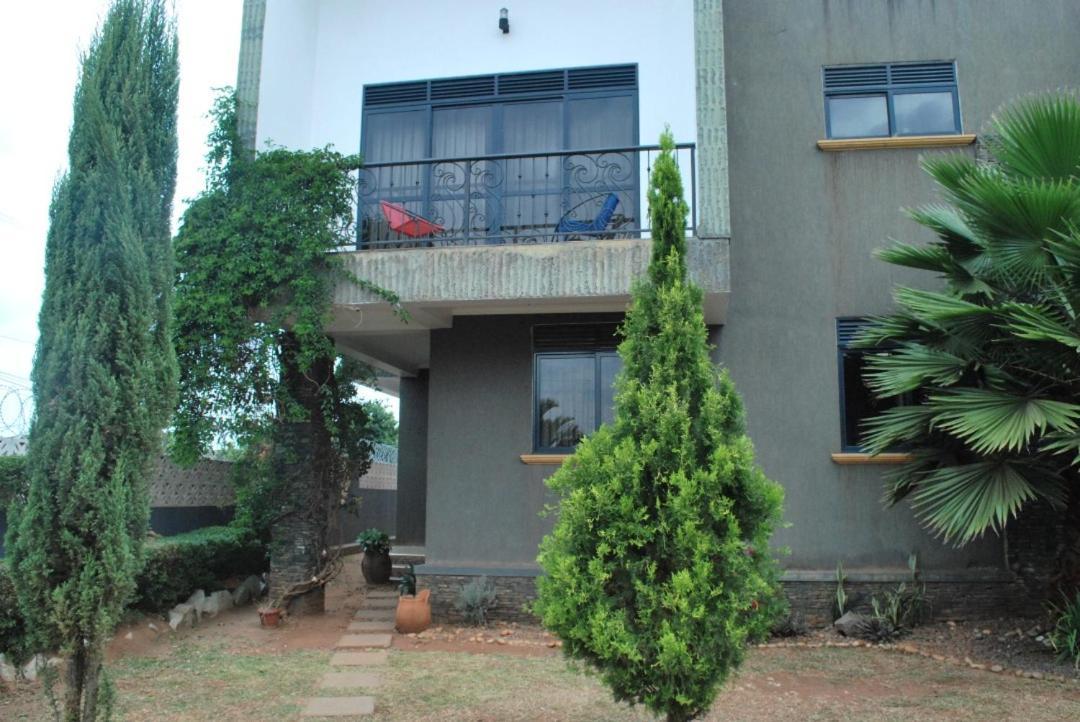 Jacuzzi City Home Кампала Экстерьер фото