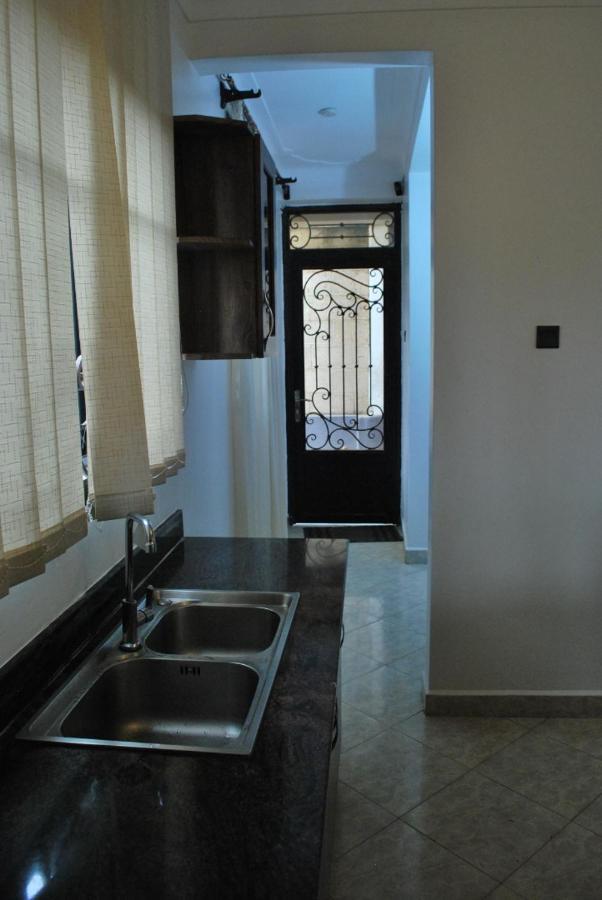 Jacuzzi City Home Кампала Экстерьер фото