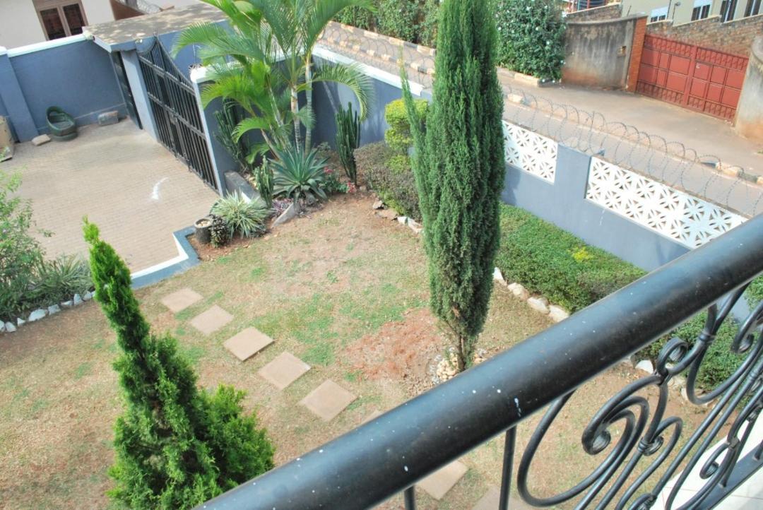 Jacuzzi City Home Кампала Экстерьер фото